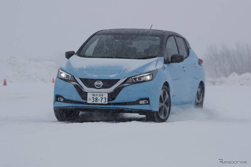 EVならではの雪道での安定感を見せたリーフ《photo 日産自動車》