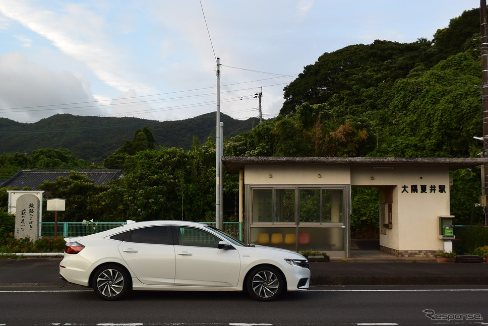 志布志で接続していた志布志線、大隅線はとうに廃止され、南宮崎〜志布志間の90km近くを走る日南線だけが残された。ネットワークでなくなった長大な路線は年々衰退するのが運命。写真は鹿児島県に入ったところにある大隅夏井駅。《撮影 井元康一郎》