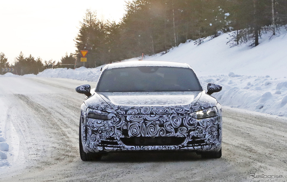 アウディ e-tron GT 市販型プロトタイプ スクープ写真《APOLLO NEWS SERVICE》