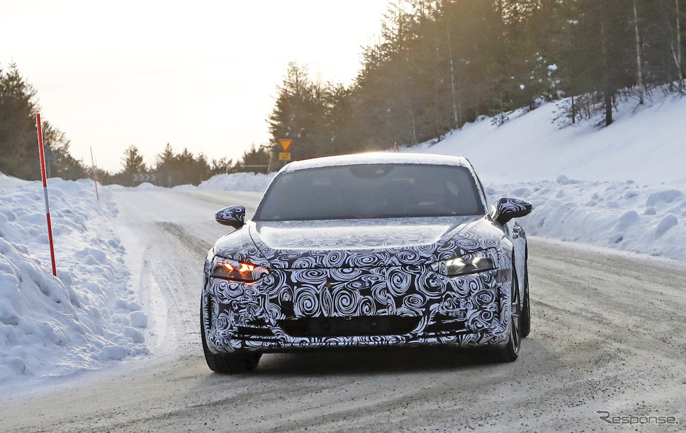 アウディ e-tron GT 市販型プロトタイプ スクープ写真《APOLLO NEWS SERVICE》