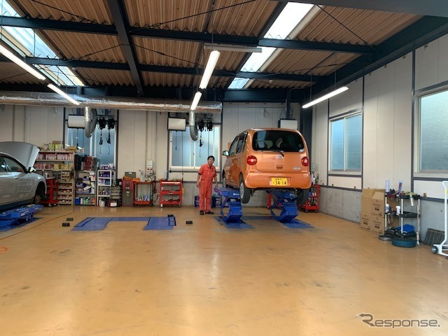 整備工場(横山モータース)《撮影 川崎大輔》