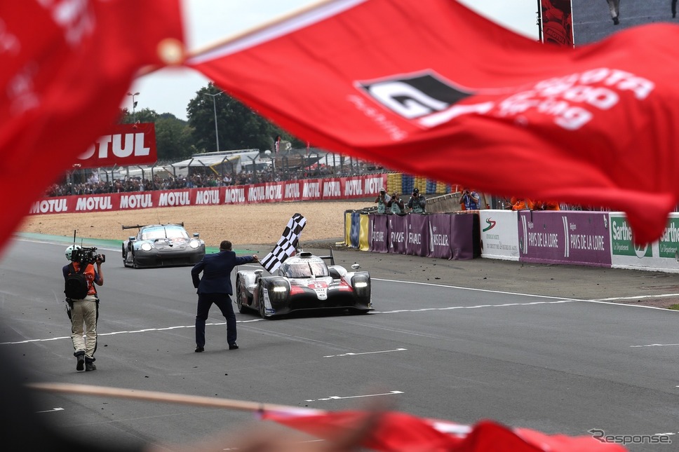 2019年ルマン24時間レースゴールシーン《写真 TOYOTA GAZOO Racing》