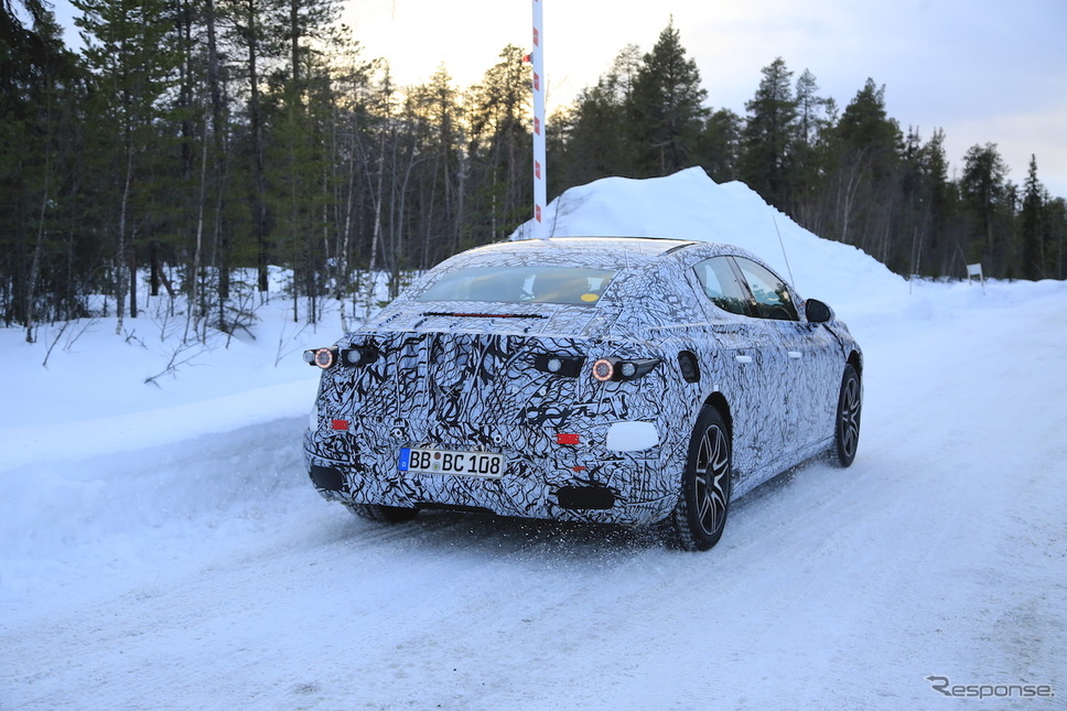 メルセデスベンツ EQE 開発車両(スクープ写真)《APOLLO NEWS SERVICE》