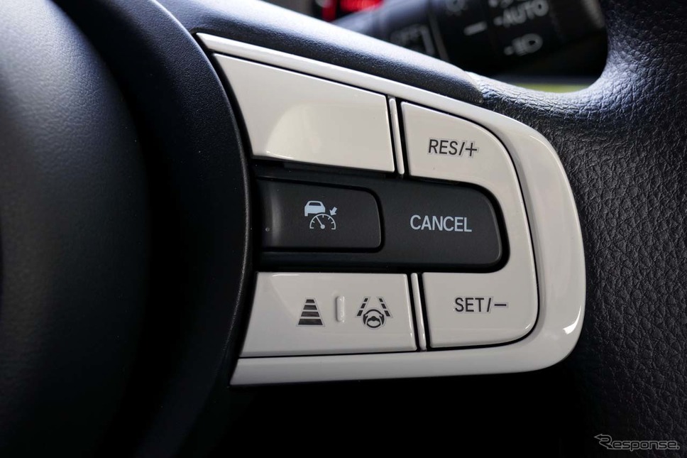 Honda SENSINGのACCは、スタ絵リング右側にスイッチ類が配置される