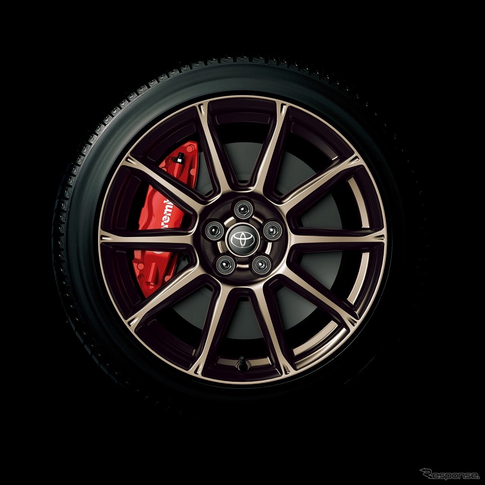 17インチ専用アルミホイール(ブロンズ塗装/センターオーナメント付)《画像:トヨタ自動車》