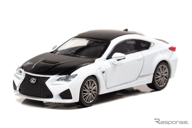 レクサス RC F “カーボンエクステリアパッケージ" 2018 ホワイト ノーヴァ ガラス フレーク《画像:ヒコセブン》