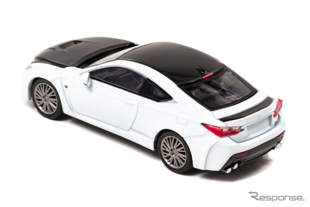 レクサス RC F “カーボンエクステリアパッケージ" 2018 ホワイト ノーヴァ ガラス フレーク《画像:ヒコセブン》