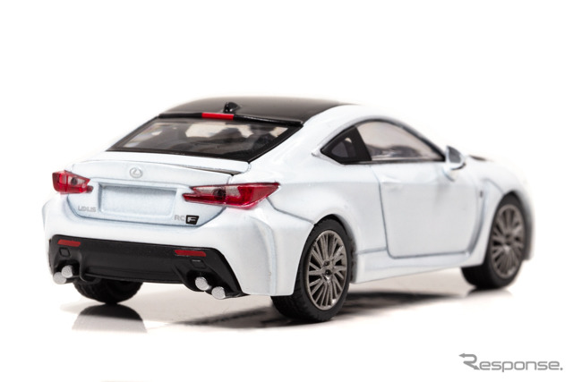 レクサス RC F “カーボンエクステリアパッケージ" 2018 ホワイト ノーヴァ ガラス フレーク《画像:ヒコセブン》