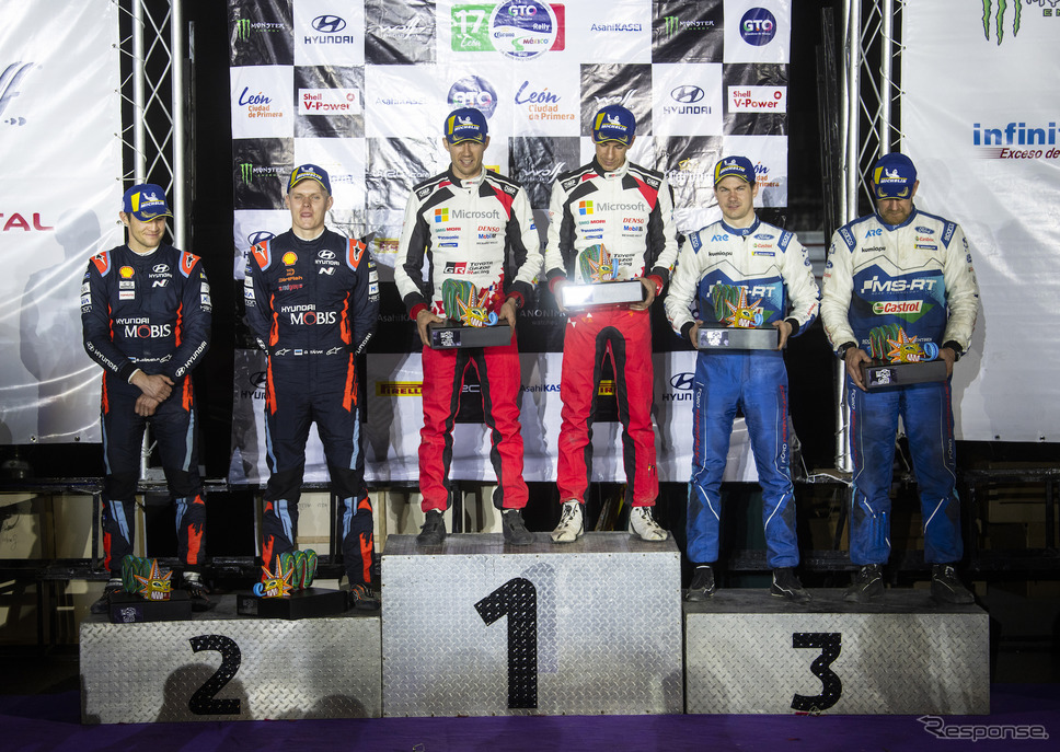 WRCメキシコ戦の表彰台。《写真提供 Red Bull》