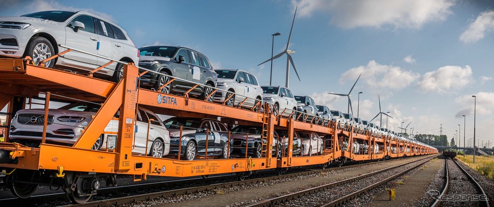 ボルボカーズの新車の鉄道輸送《photo by Volvo Cars》