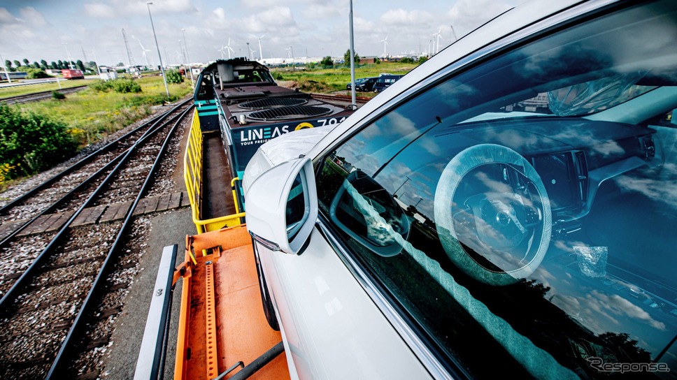 ボルボカーズの新車の鉄道輸送《photo by Volvo Cars》