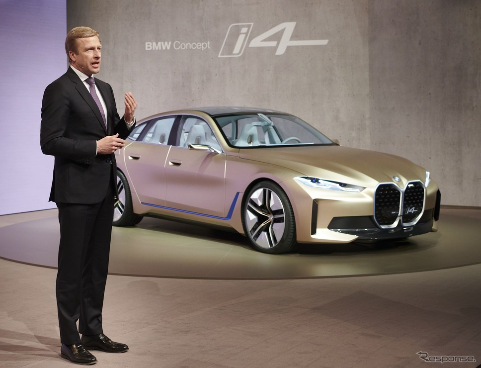 BMWコンセプトi4とBMWグループのオリバー・ツィプセCEO《photo by BMW》