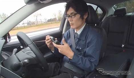 運転支援システムの機能を誤解している例(大変危険です! 道路交通法違反となります)《画像 国土交通書省》