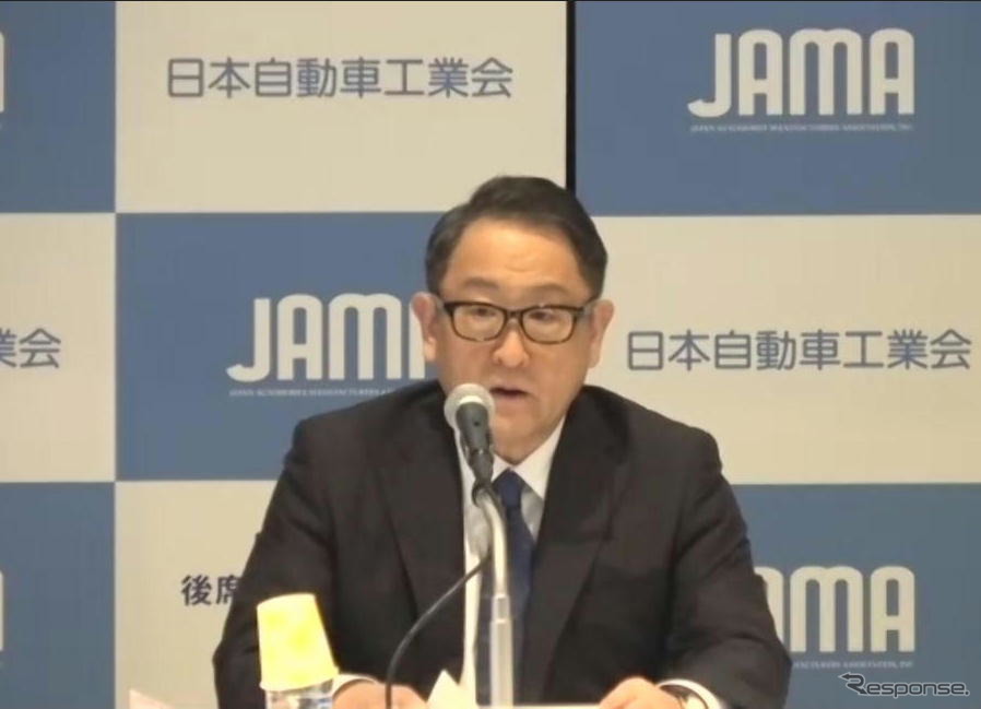 オンライン記者会見をする日本自動車工業会の豊田章男会長《撮影 山田清志》