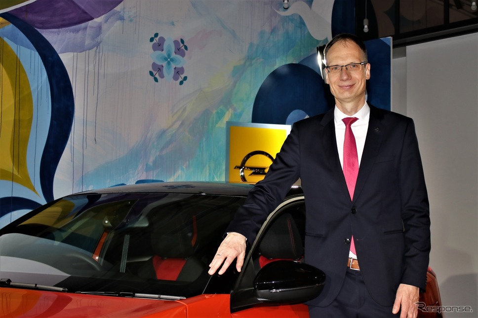 オペルオートモビル gmbh CEO およびグループ PSA 執行役員のミヒャエル・ローシュラー氏《撮影 内田俊一》