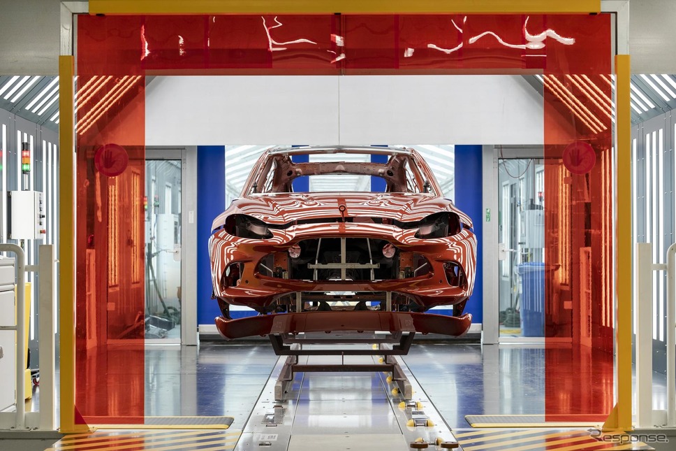 アストンマーティン DBX を生産する英工場《photo by Aston Martin》