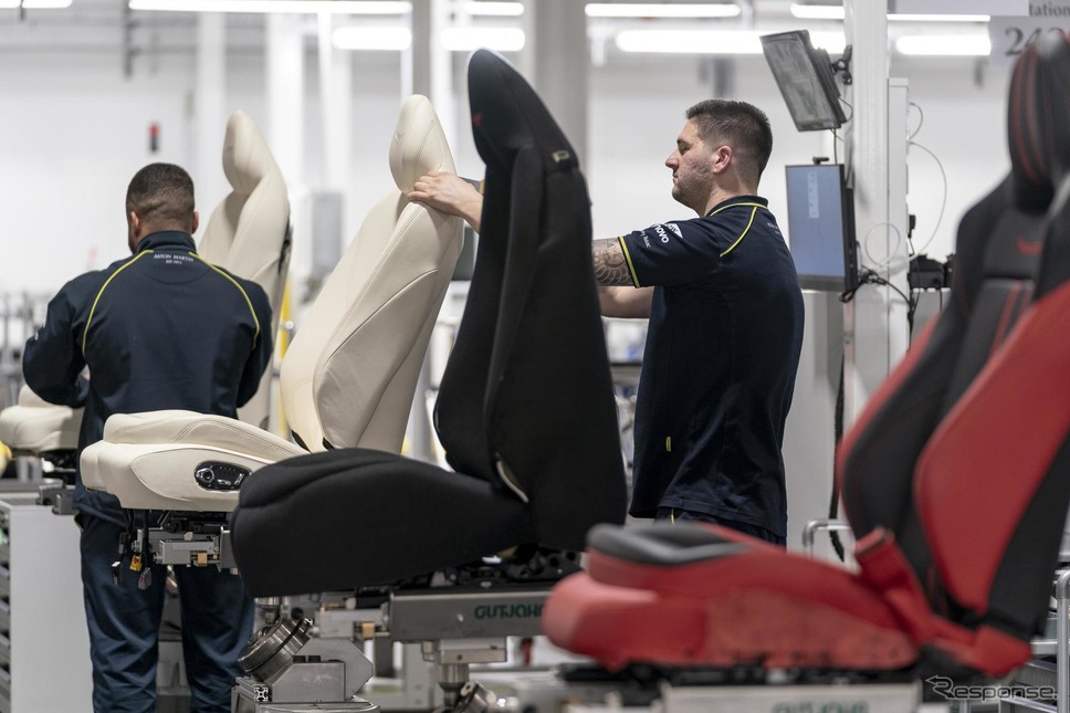 アストンマーティン DBX を生産する英工場《photo by Aston Martin》