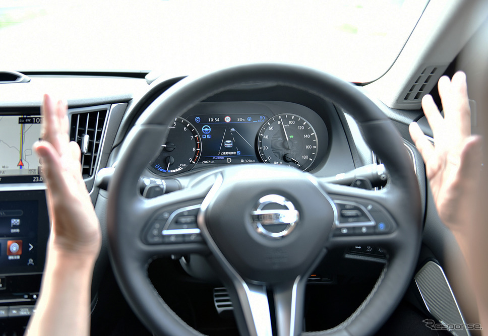 「レベル3免許」は必要か。写真はハンズオフ走行を可能にした日産 スカイライン《撮影 中野英幸》
