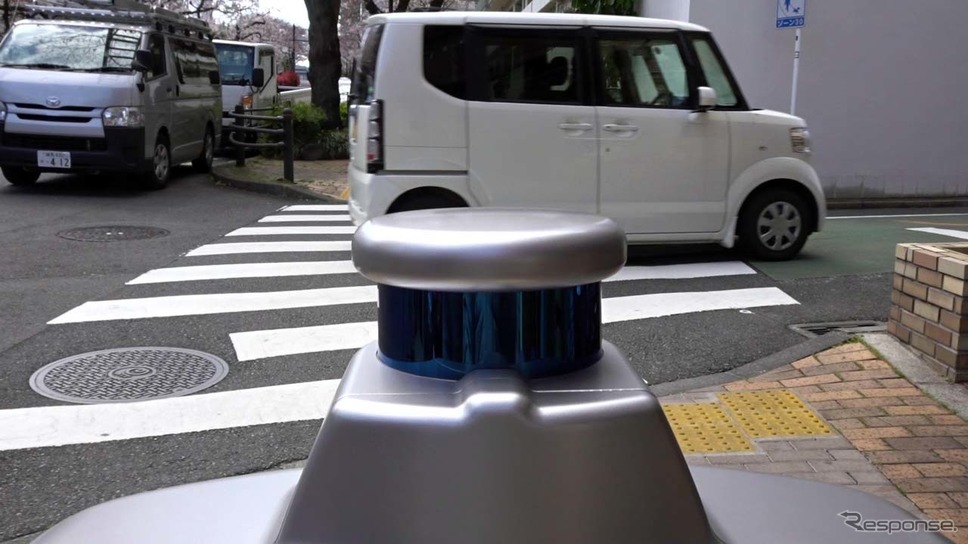 路地で車両が通過する際は手前で停止してやり過ごした