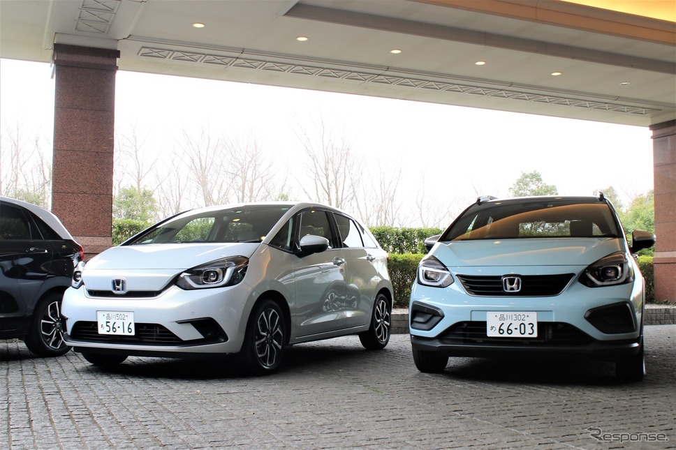 ホンダ フィットCROSSTAR(右)とHOME(左) 《撮影 内田俊一》