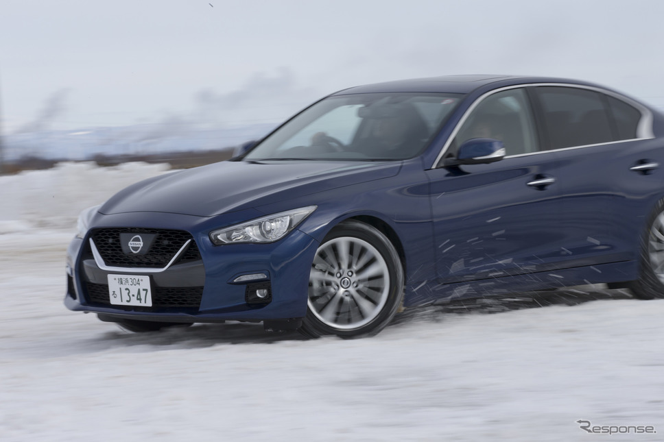 雪上での定常円旋回でも安定性を感じさせたスカイライン《写真 日産自動車》