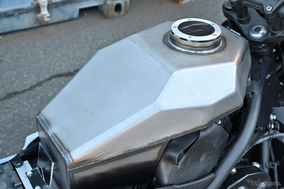 Z900RS/CAFE用スチールインナータンク《画像提供 ドレミコレクション》