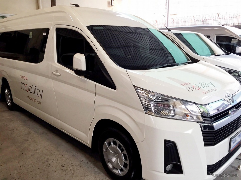 トヨタはタイでシャトルバスを10台用意。《画像 トヨタ自動車》