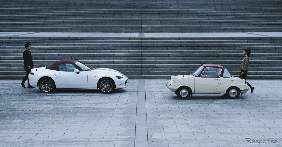 マツダ ロードスター100周年特別記念車(写真は海外仕様車)とR360クーペ