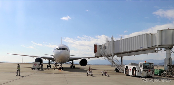 航空旅客搭乗橋フルオートシステム（参考画像）《画像：新明和工業》