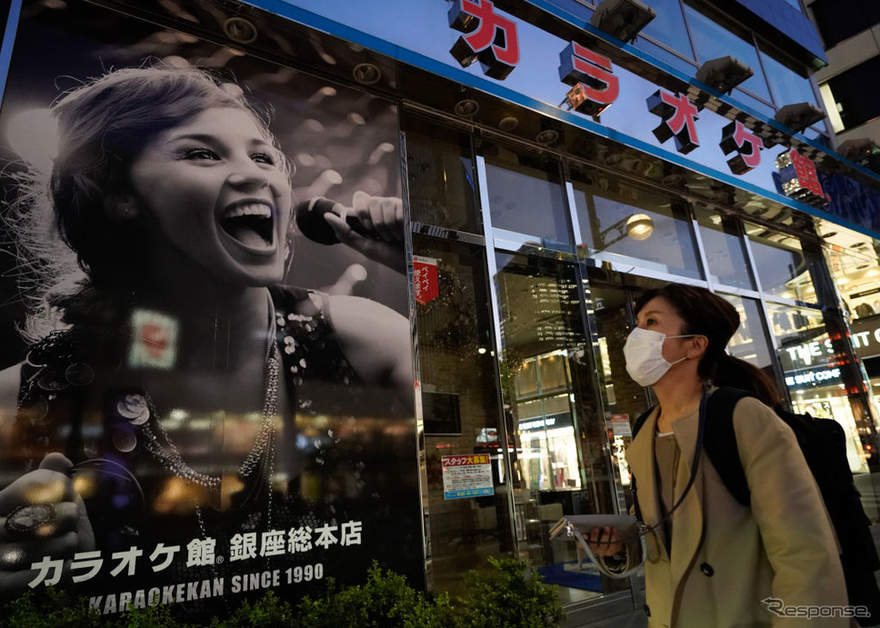 休業したカラオケ店（4月7日、東京銀座）《photo (c) Getty Images》