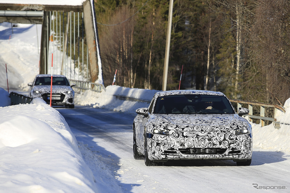 アウディ e-tron GT 開発車両(スクープ写真)《APOLLO NEWS SERVICE》