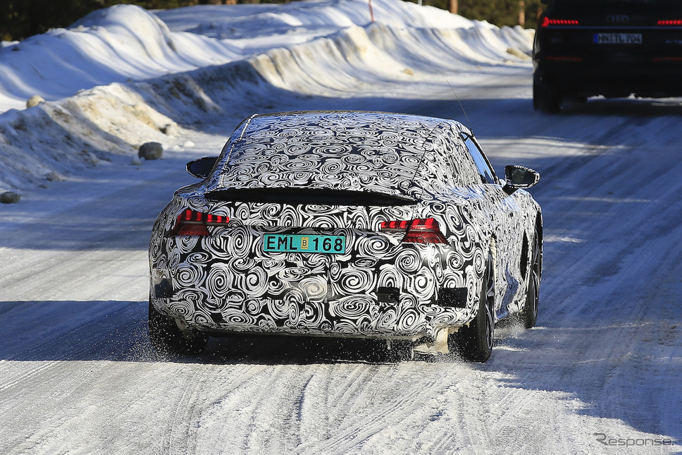 アウディ e-tron GT 開発車両(スクープ写真)《APOLLO NEWS SERVICE》
