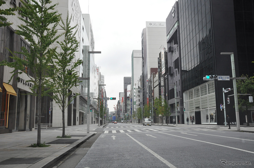 いつもと雰囲気が違いすぎて危うく通り過ぎそうになるほど静まりかえっている。《PHOTO:藤澤純一》