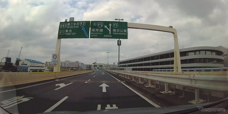 新規開通した生麦ジャンクション。本来であれば数多くの車が利用するであろう待望の新規路線。《PHOTO:藤澤純一》