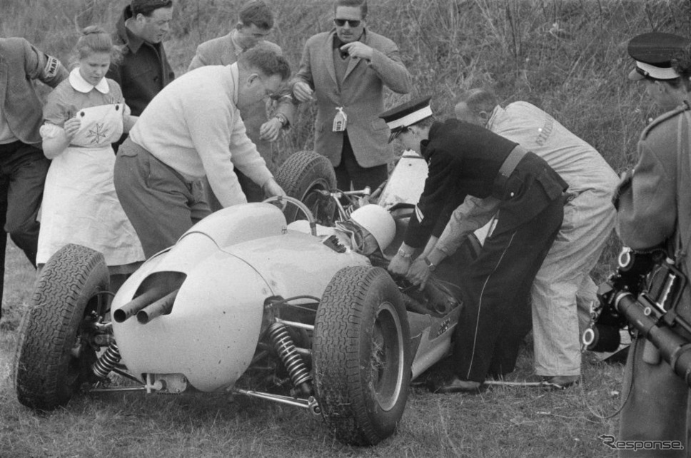 1962年、モス引退の原因となったグッドウッドでの事故。《photo (c) Getty Images》