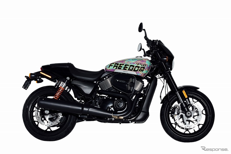 ストリートロッド FREEDOM EDITION designed by GraphersRock《画像:ハーレーダビッドソン ジャパン》