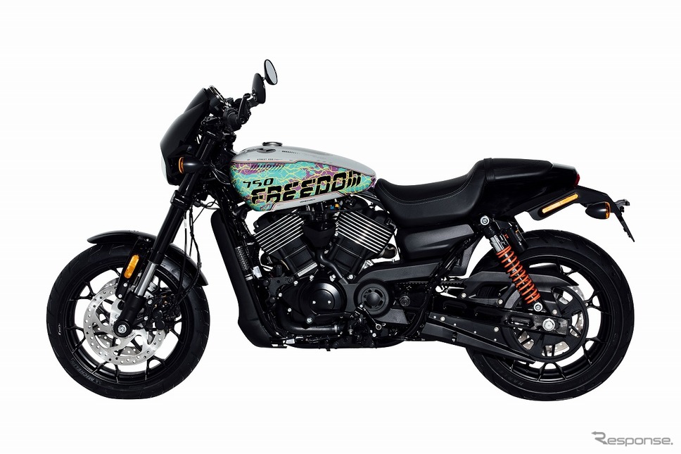 ストリートロッド FREEDOM EDITION designed by GraphersRock《画像:ハーレーダビッドソン ジャパン》