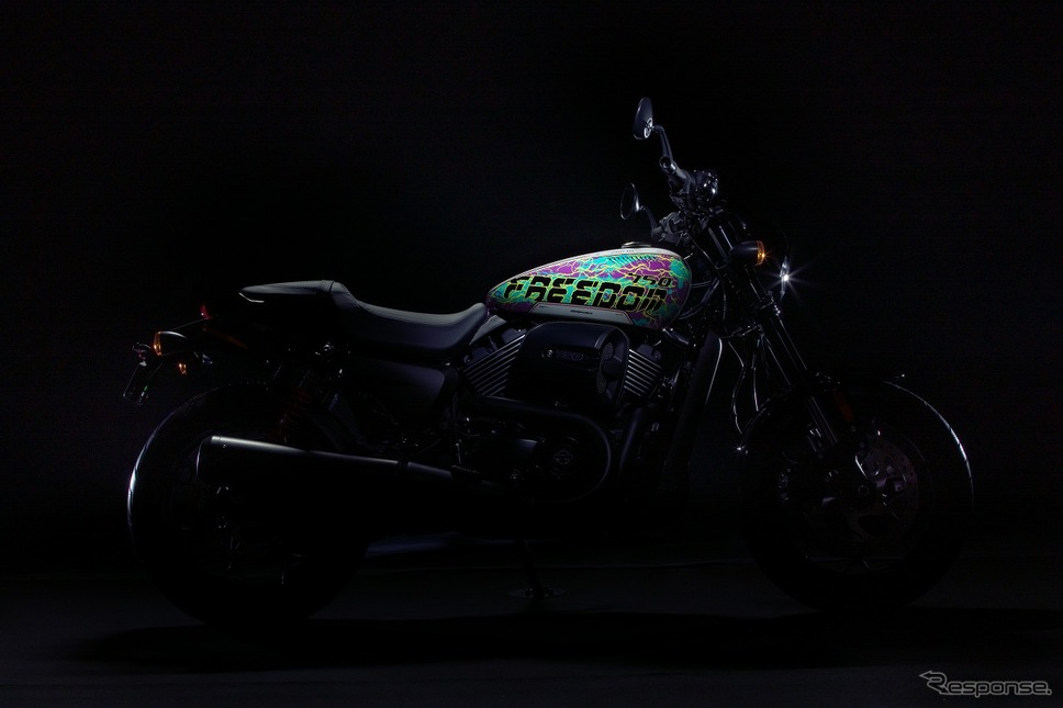 ストリートロッド FREEDOM EDITION designed by GraphersRock《画像:ハーレーダビッドソン ジャパン》