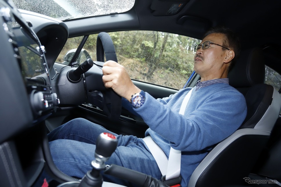スバルWRX STI EJ20ファイナルエディション を運転する片岡英明《撮影 小林岳夫》
