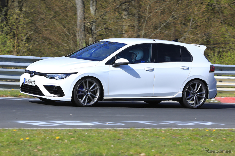 VW ゴルフR 新型プロトタイプ(スクープ写真)《APOLLO NEWS SERVICE》