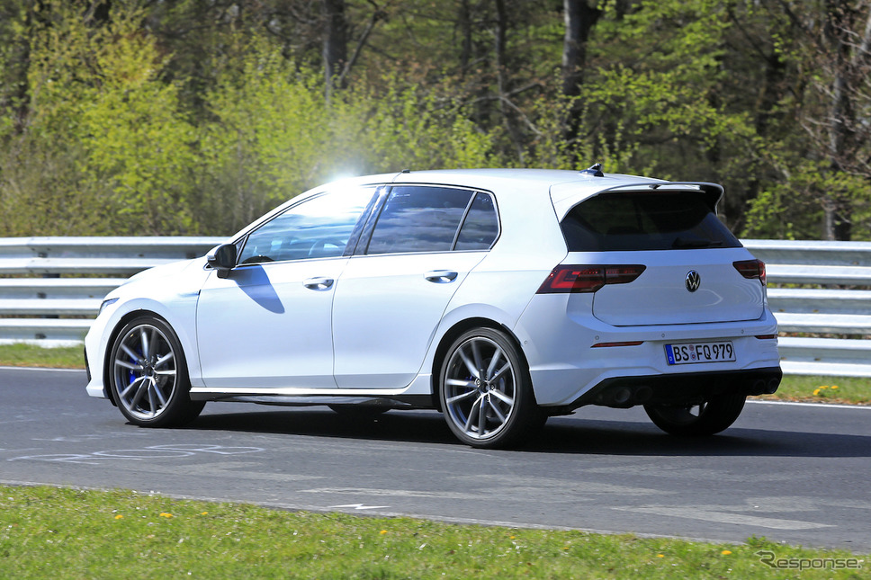 VW ゴルフR 新型プロトタイプ(スクープ写真)《APOLLO NEWS SERVICE》