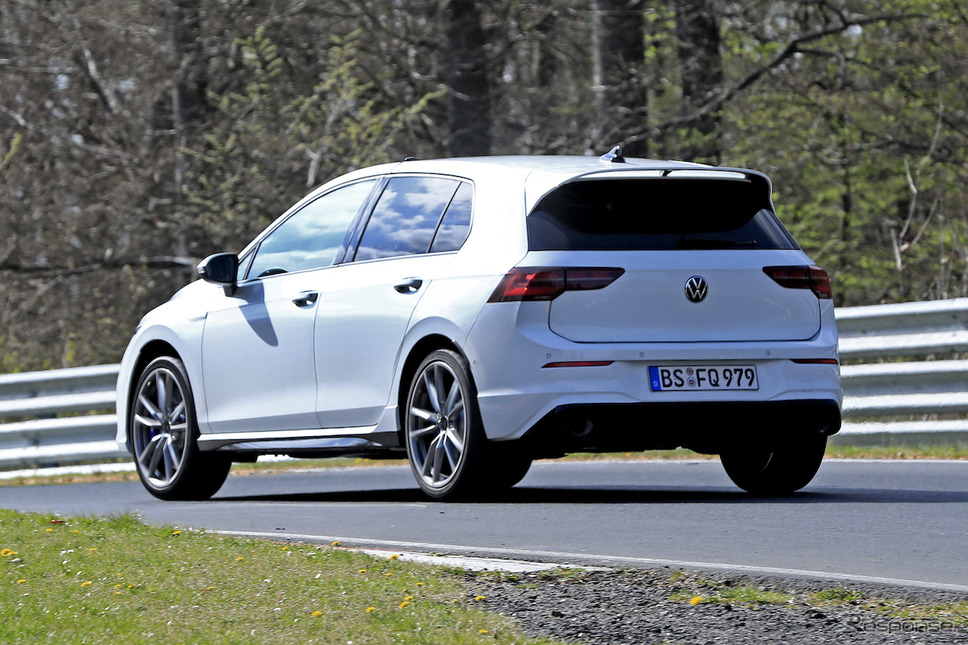 VW ゴルフR 新型プロトタイプ(スクープ写真)《APOLLO NEWS SERVICE》