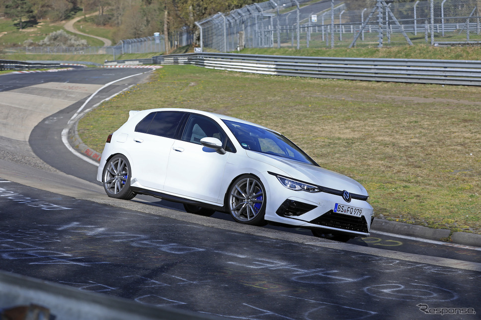 VW ゴルフR 新型プロトタイプ(スクープ写真)《APOLLO NEWS SERVICE》