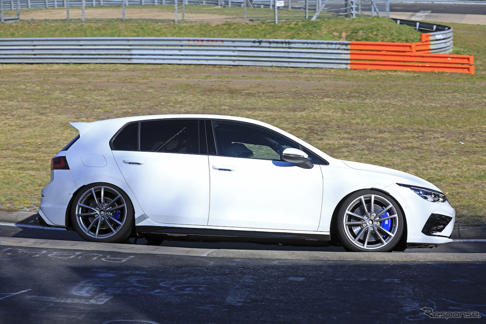 VW ゴルフR 新型プロトタイプ(スクープ写真)《APOLLO NEWS SERVICE》
