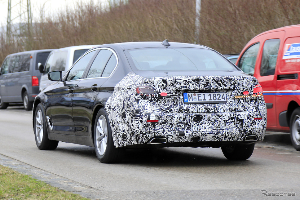 BMW 5シリーズ 改良新型プロトタイプ(スクープ写真)《APOLLO NEWS SERVICE》