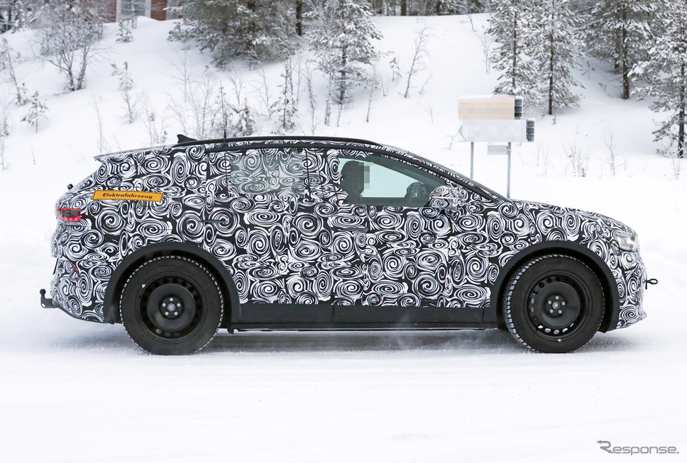 アウディ Q4 e-tron 開発車両(スクープ写真)《APOLLO NEWS SERVICE》