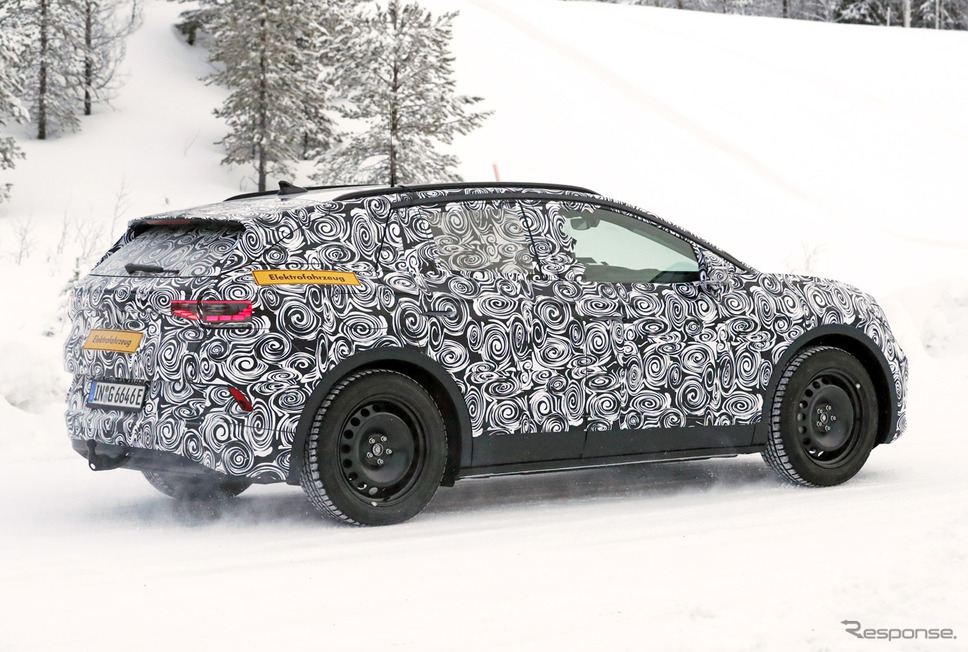 アウディ Q4 e-tron 開発車両(スクープ写真)《APOLLO NEWS SERVICE》