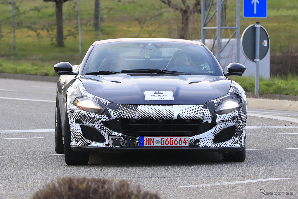 フェラーリ ポルトフィーノ 改良新型プロトタイプ(スクープ写真)《APOLLO NEWS SERVICE》