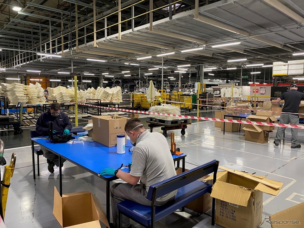 日産の英国工場の従業員が生産するフェイスシールド《photo by Nissan》