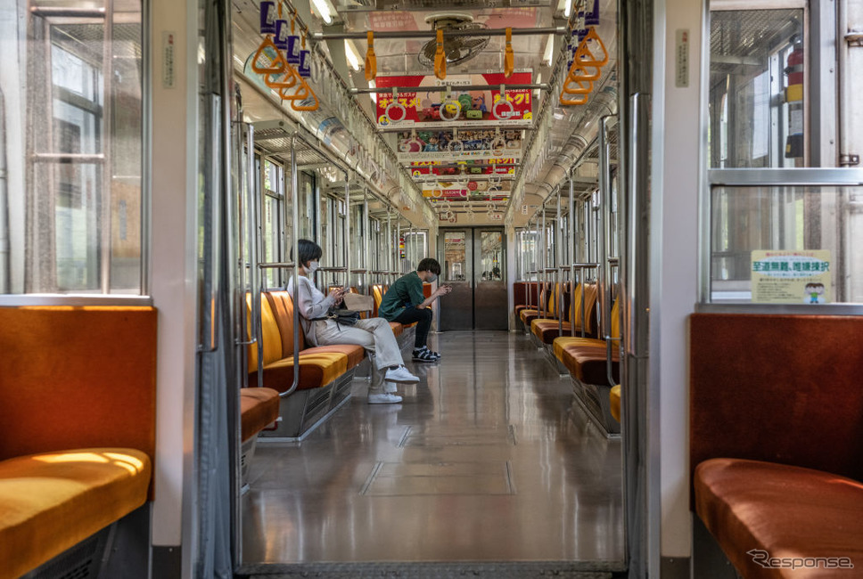 5月2日、東急田園都市線(東京都〜神奈川県)車内《photo (c) Getty Images》